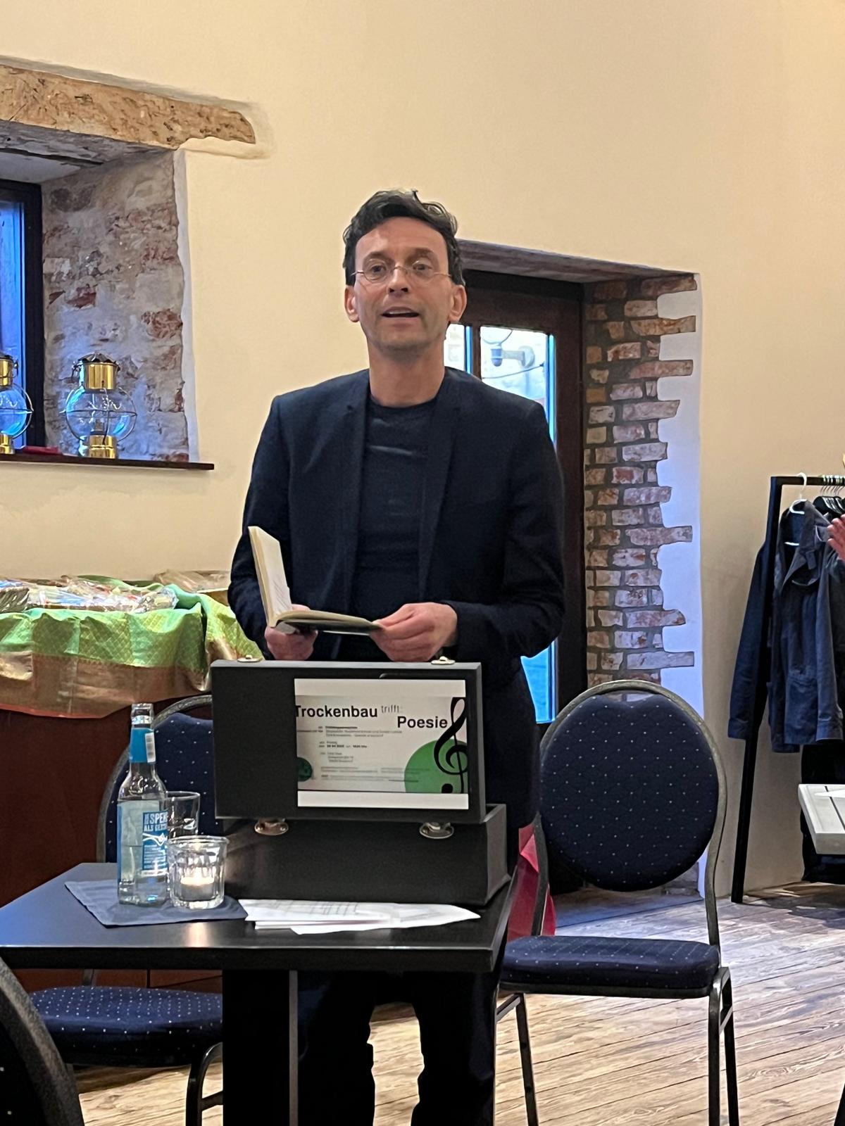 Trockenbau trifft Poesie